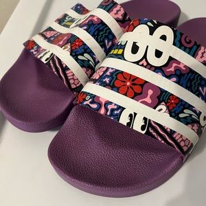 ADIDAS Adilette Sz 8 men’s graffiti style purple slides